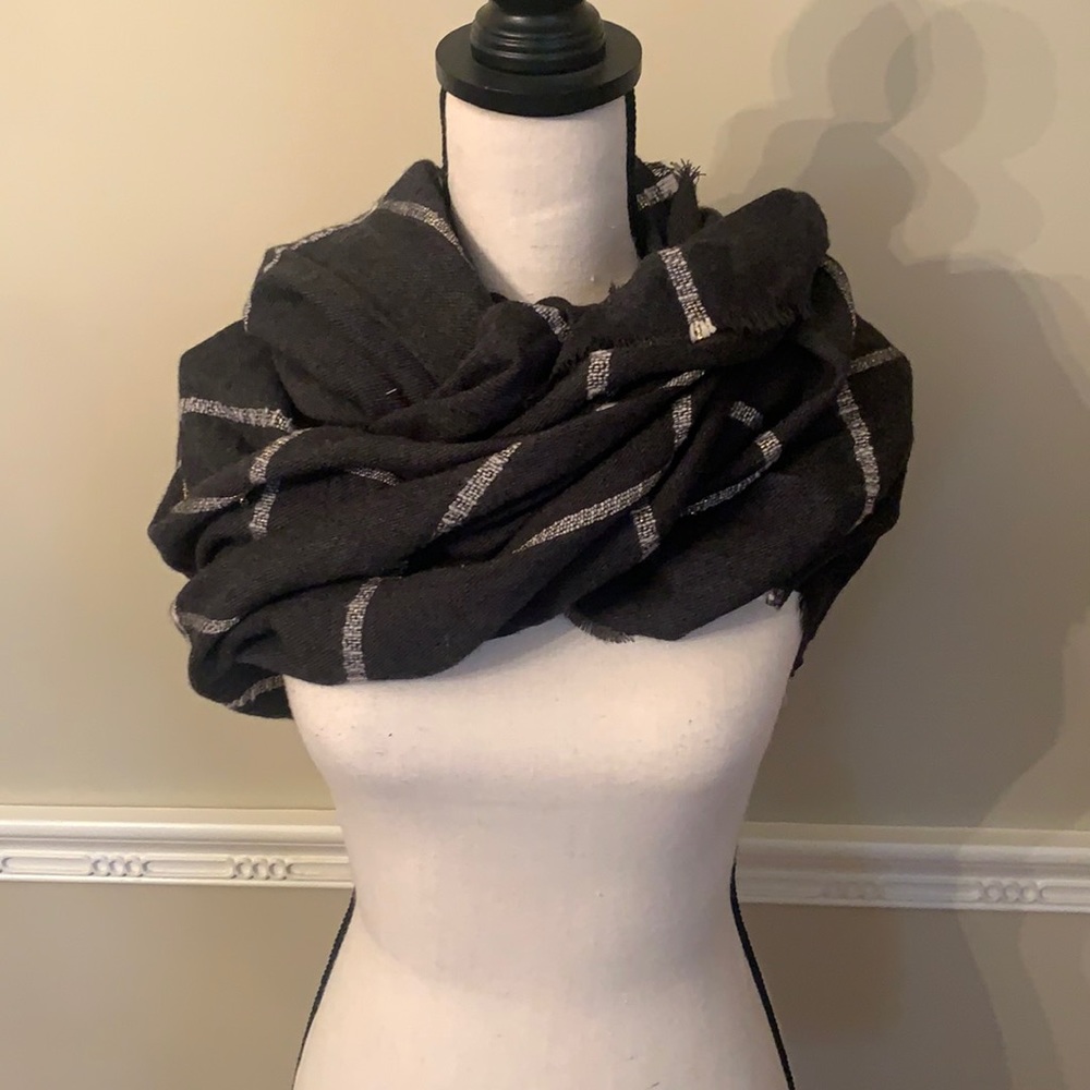 Beautiful Scarf. New.